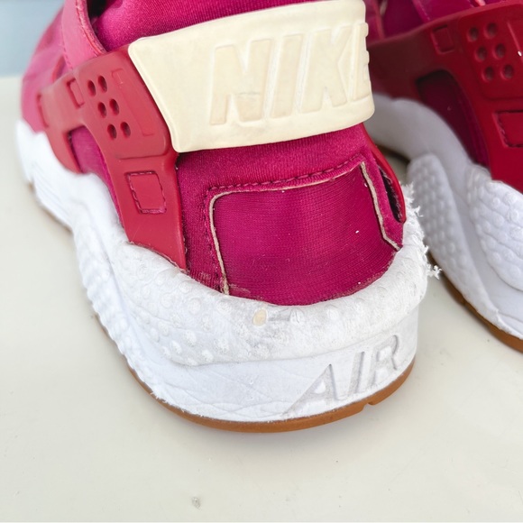 Nike Air Huarache Run Fuchsia Sneaker Shoes - Picture 5 of 11